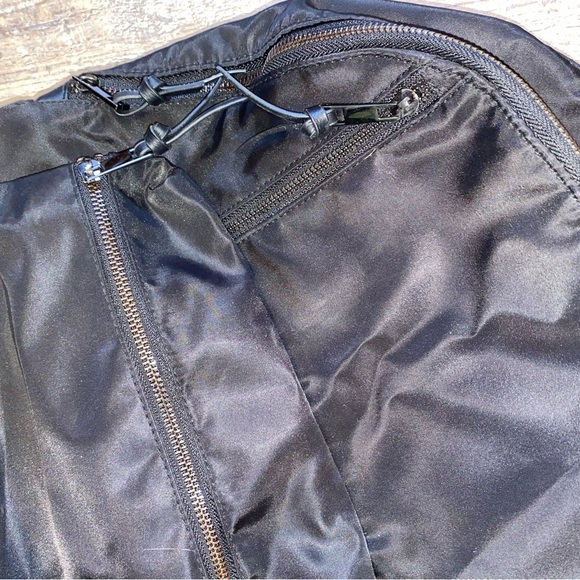 Backpack - Picture 3 of 4